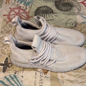 Mens White Athletic Sneakers - Modern Slip-On Comfort